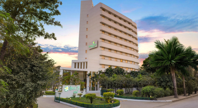 Lemon Tree Hotel Hinjewadi Pune, Забронировать Отель Отели Хинджавади с бассейном, Бассейн