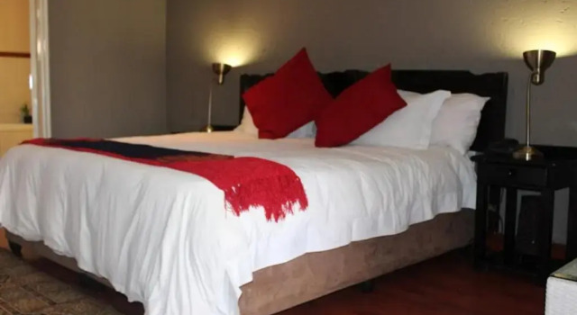 Flamboyant Guest Lodge, Boek Pension Sandton 