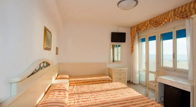 Hotel Imperial, Забронировать Отель Каорле Линьяно-Ривьера