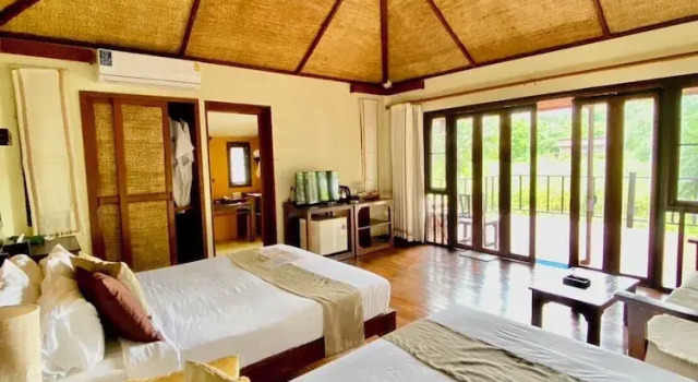 Шале с балконом и с видом на реку Pai Hotsprings Spa Resort
