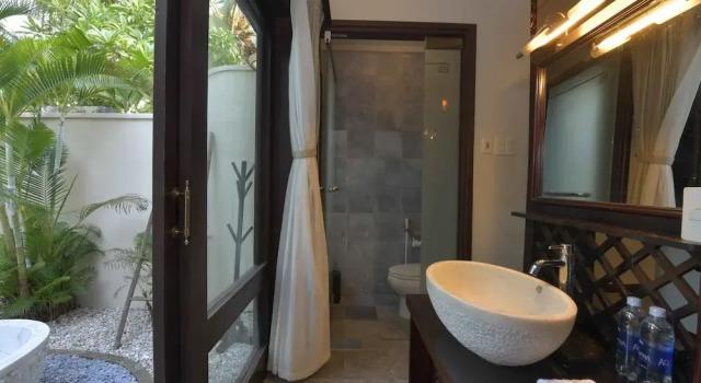 Номер Standard с балконом Villa Hoa Su - Frangipani Village Resort