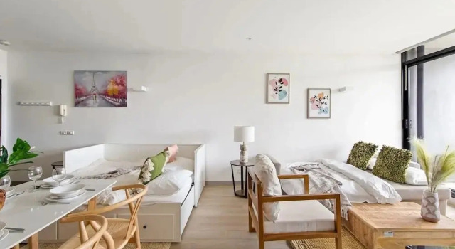 A Lux 2BR Apt Next to Melbourne Uni, Free Parking