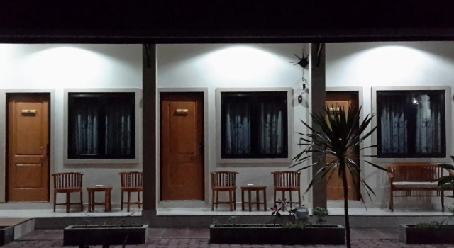 Whiterose Guesthouse, Забронировать Отель Матарам Ломбок