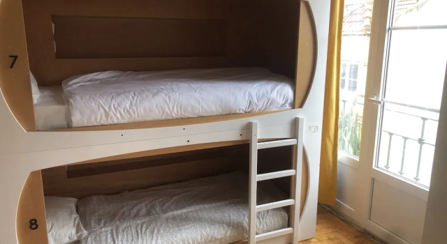 Кровать в общем номере с балконом Vistas de Lisboa Hostel