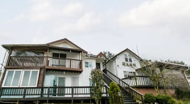 Taean Baekro-sanjang Pension, Prenota Hotel Taean Chungcheongnam-Do