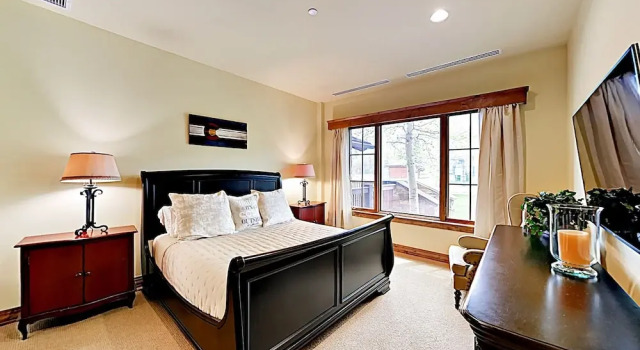 New Listing! The Valley: Luxe Ski-in/ski-out 3 Bedroom Condo