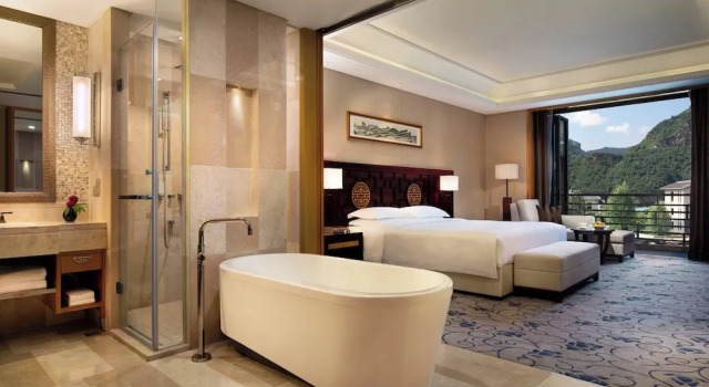 Двухместный номер Deluxe с балконом и с видом на горы Wutai Mountain Marriott Hotel