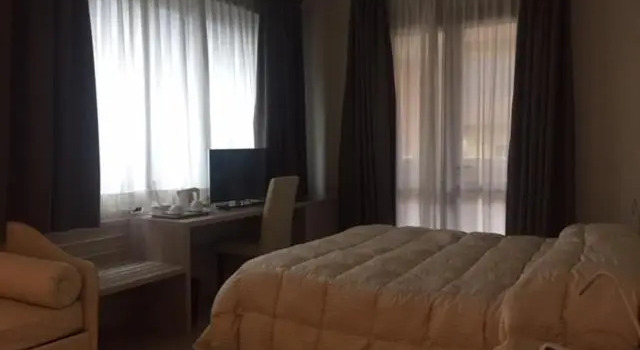 Трёхместный номер Standard Hostellerie Du Cheval Blanc