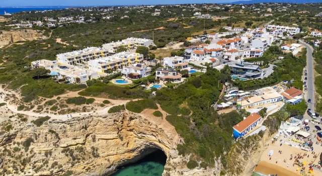 Апартаменты Apartment Overlooking Benagil Beach With Pool