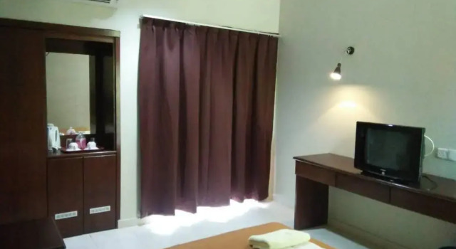 Трёхместный номер Standard с балконом и с видом на бассейн Mersing Beach Resort
