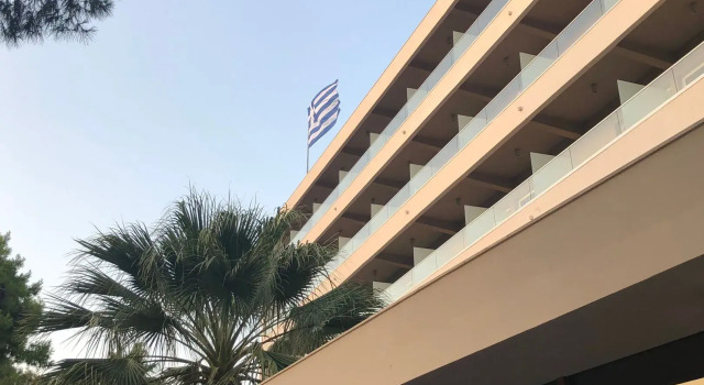 Hotel King Saron, Rezerwuj Hotel Hotele w Corinthia z basenem, Basen