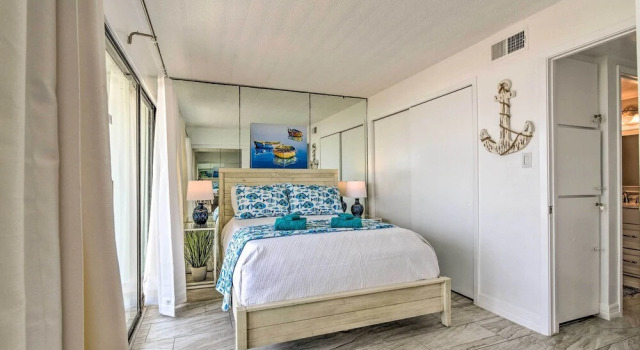 Апартаменты Ocean-view Balcony & Pool Access: Galveston Gem!