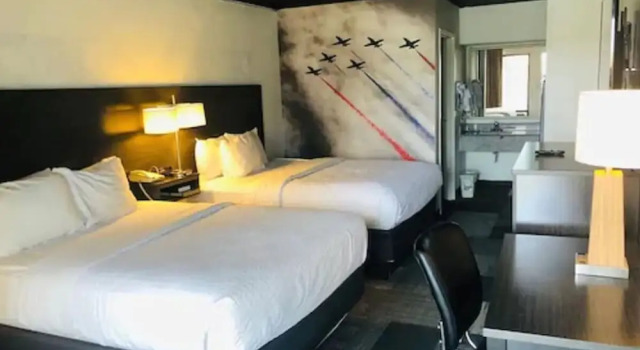 Четырёхместный номер Standard Eglin Extended Stay Hotel, a Howard Johnson by Wyndham