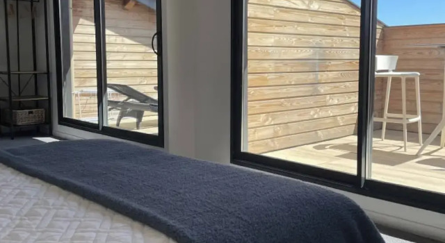 Luksusowy dwuosobowy pokój i balkonem i z widokiem na morze Ezz'Hotel