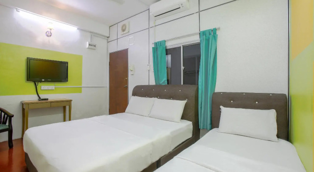SPOT ON 89788 Musafir Transit Hotel, Varaa Hotelli Hotellit Nilai pysäköinnillä, Pysäköinti