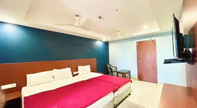 Трёхместный номер Deluxe Hotel Janaki Pride - near Temple