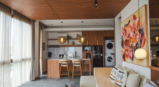 Студия Deluxe с балконом и с видом на бассейн KammOra Living and Villas - Bali Way