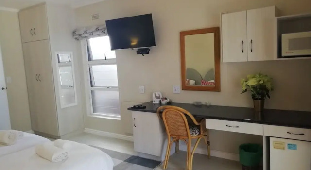 Двухместный номер Standard c 1 комнатой с видом на бассейн Maroela House Guest Accommodation