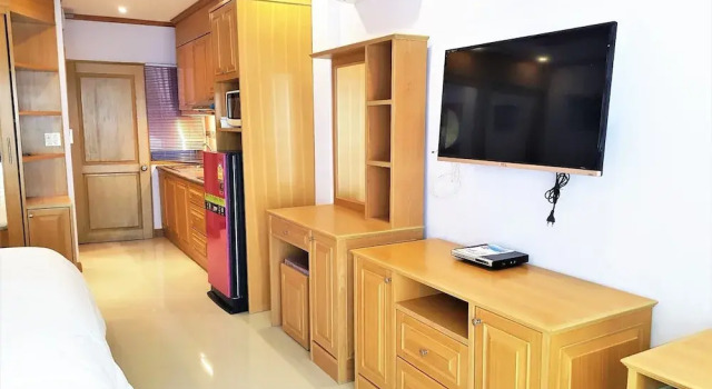 Spacious 3rd Floor Studio at Baan Suan Lalana