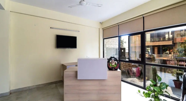 OYO 16634 The Oro Homes, Забронировать Отель Нойда штат Уттар-Прадеш