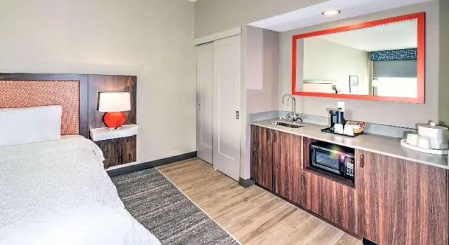 Двухместная студия Hampton Inn by Hilton Ottawa Airport