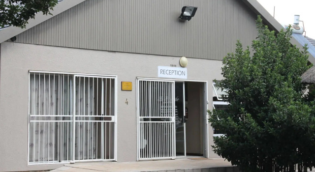 Fin and Feather Guesthouse, Book Pension Hoteller i Boksburg med pool, Swimmingpool