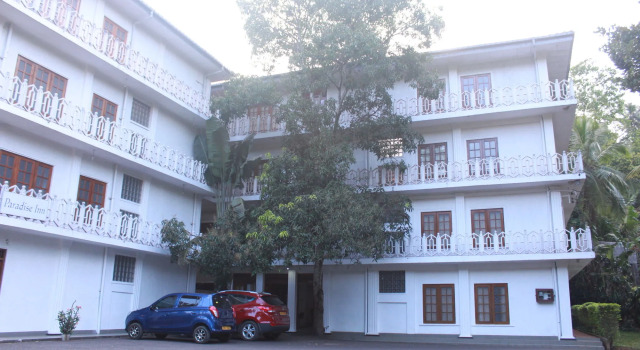 Paradise Inn, Забронировать Отель Отели Округа Галле 3 звезды, 3*