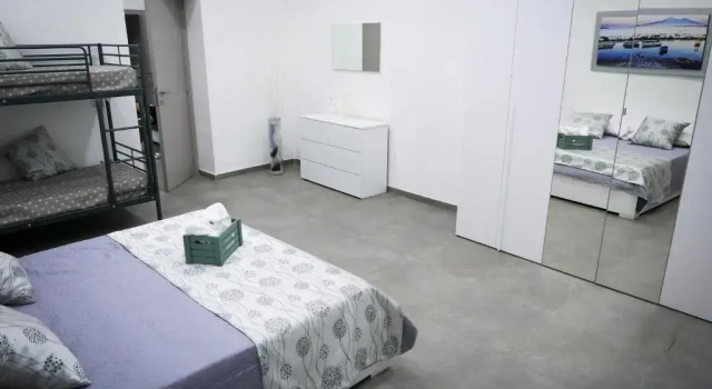 Holiday House Toto, Забронировать Отель Отели Неаполя с парковкой, рядом с Кафедральный собор Неаполя, Парковка