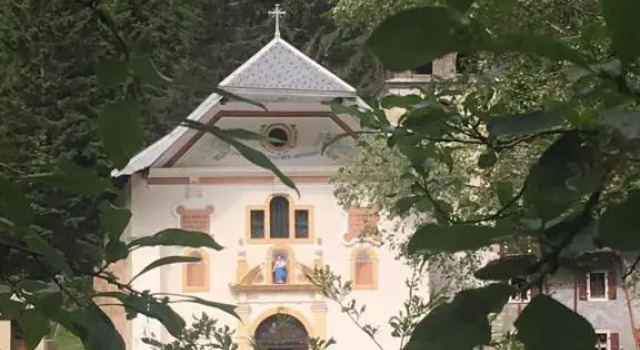 Les Pierres Blanches Mont Blanc, Забронировать Отель Отели Ле-Контамин-Монжуа с парковкой, рядом с Гондольный подъемник Сигналь, Парковка