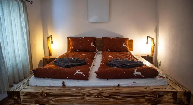 Holiday Nature House, Varaa Hotelli Izvoare 