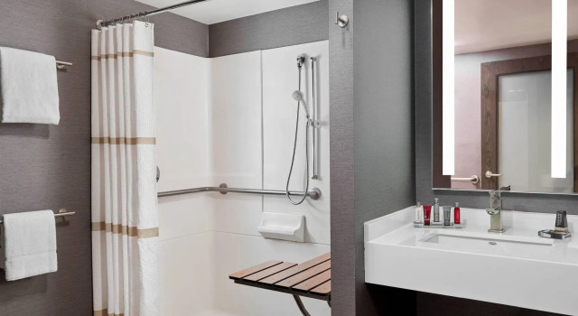 Четырёхместный номер Standard Teaneck Marriott at Glenpointe