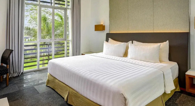 Полулюкс с балконом Novotel Palembang