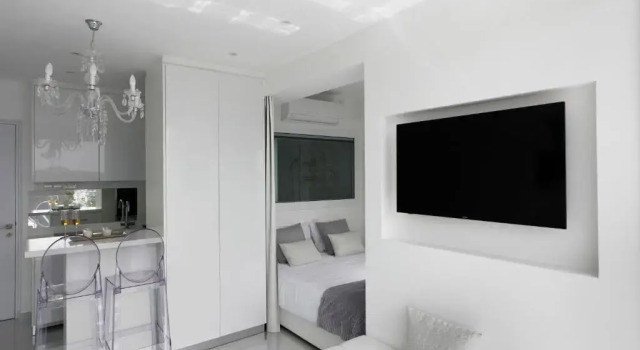 The White Pearl Suite - beach front city centre with sea view., Boek Hotel Limasol Limassol