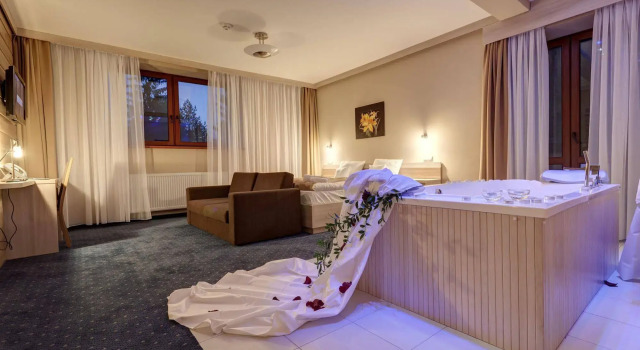 Alexandra Wellness Hotel, Rezervovat Hotel Hotely v Žilinský kraj s parkováním, Parkování
