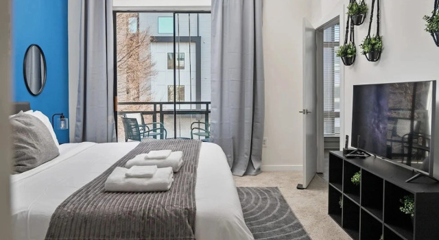 Коттедж Spacious 2BD With Private Balcony and Free Parking