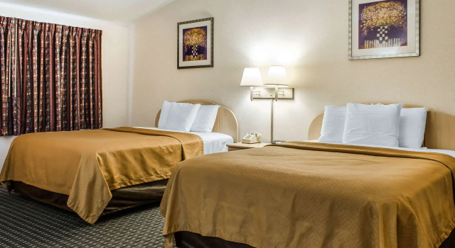 Четырёхместный номер Standard Rodeway Inn State College - near University