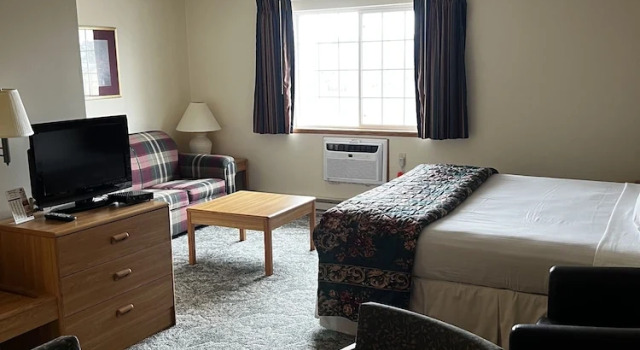Люкс Budget Host Inn & Suites