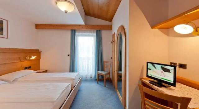 Трёхместный номер Standard с балконом Cesa Edelweiss Living & Spa