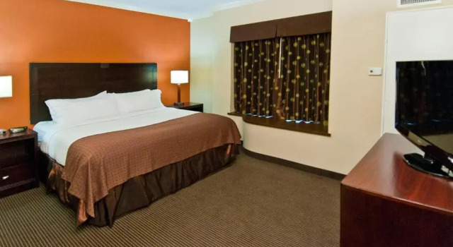 Люкс Wyndham Lake Charles near Casinos