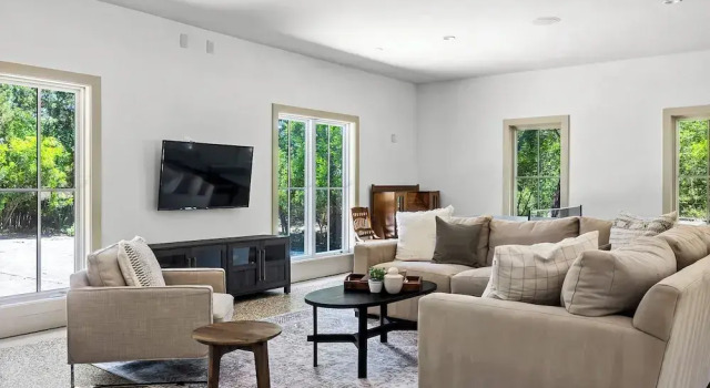 Historic 5BR | Lakefront Cabins with Dock | Fire Pit, Prenota Casa vacanze Lakeway Greater Austin