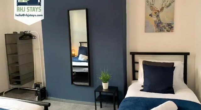 Saltwell - Delightful 3 Bedroom free parking free wifi, Забронировать Отель Гейтсхед Тайн и Уир