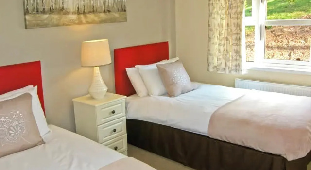 Firs Lodge, Забронировать Отель Нарберт 