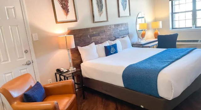 Двухместный люкс Luxury Pinemark Inn & Suites