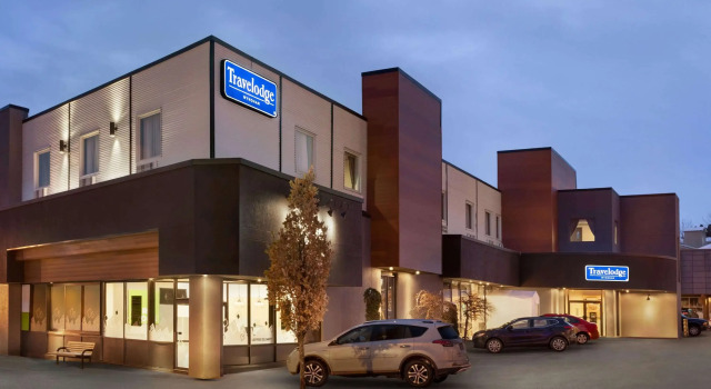 Travelodge by Wyndham Alma, Buchen Sie Hotel Hotels in Québec mit Pool, Schwimmbad