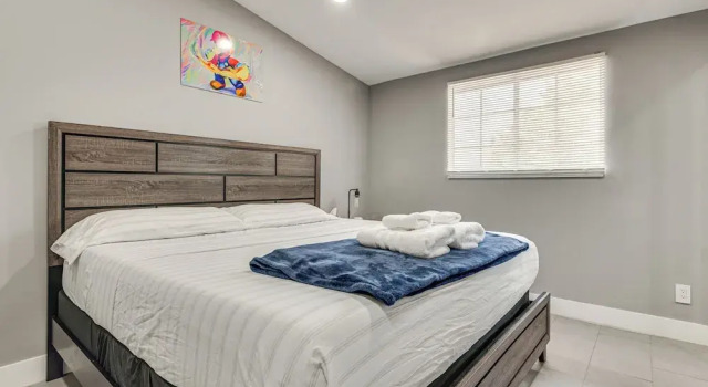Cocoa Home w/ Large Yard: 3 Mi to Indian River!, Varaa Lomakoti Hotellit Space Coast pysäköinnillä, Pysäköinti