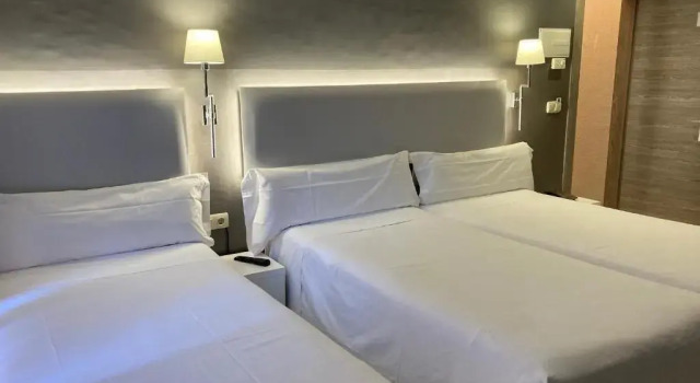 Трёхместный номер Hotel Bilbi