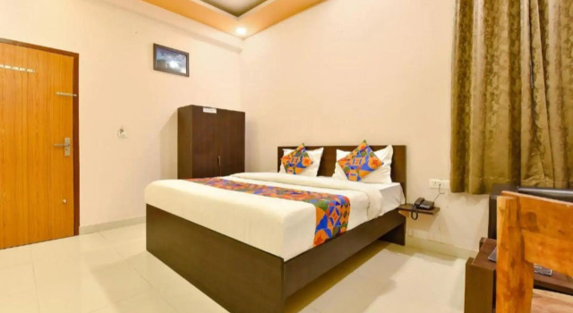 OYO 91695 Hotel Sarvika