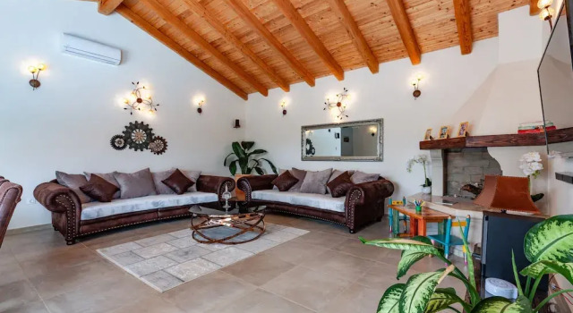 Вилла Five bedroom villa Emily with pool