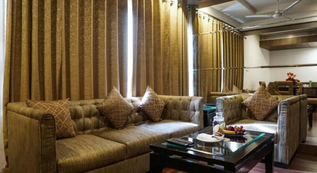Полулюкс Hotel Centre Point