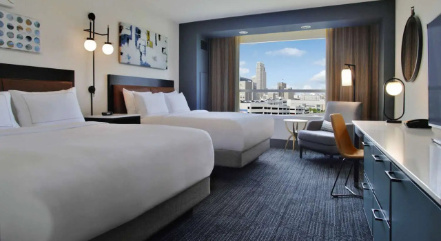 Четырёхместный номер Deluxe Hilton Omaha
